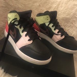 Jordan 1 Mid Glow-In-The-Dark (GS)